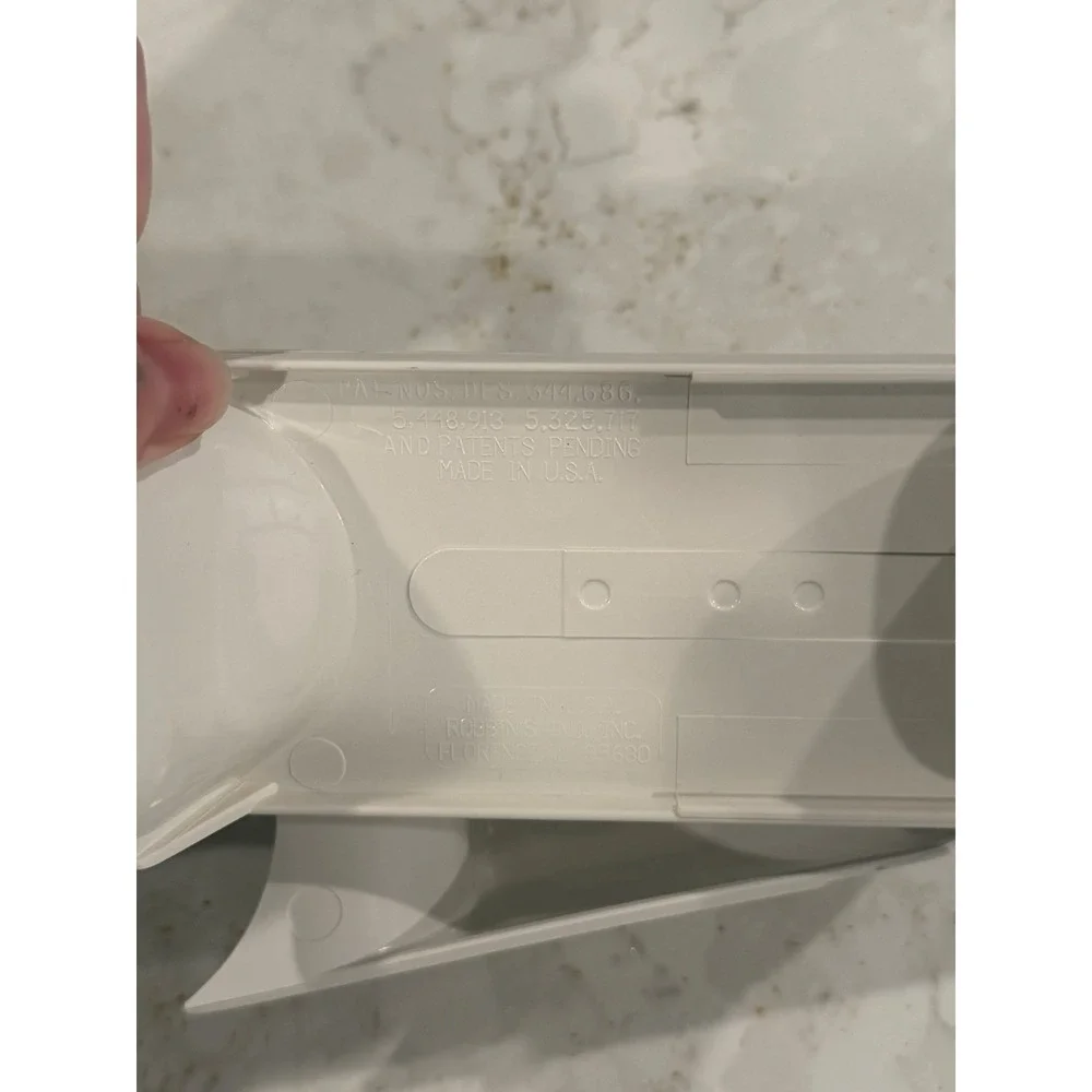 The Pampered Chef Adjustable Measuring Scoop White 1/8 to 1/2 Cup Made‎ in USA